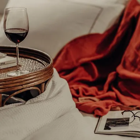 Bernadet فندق ألاتشاتي